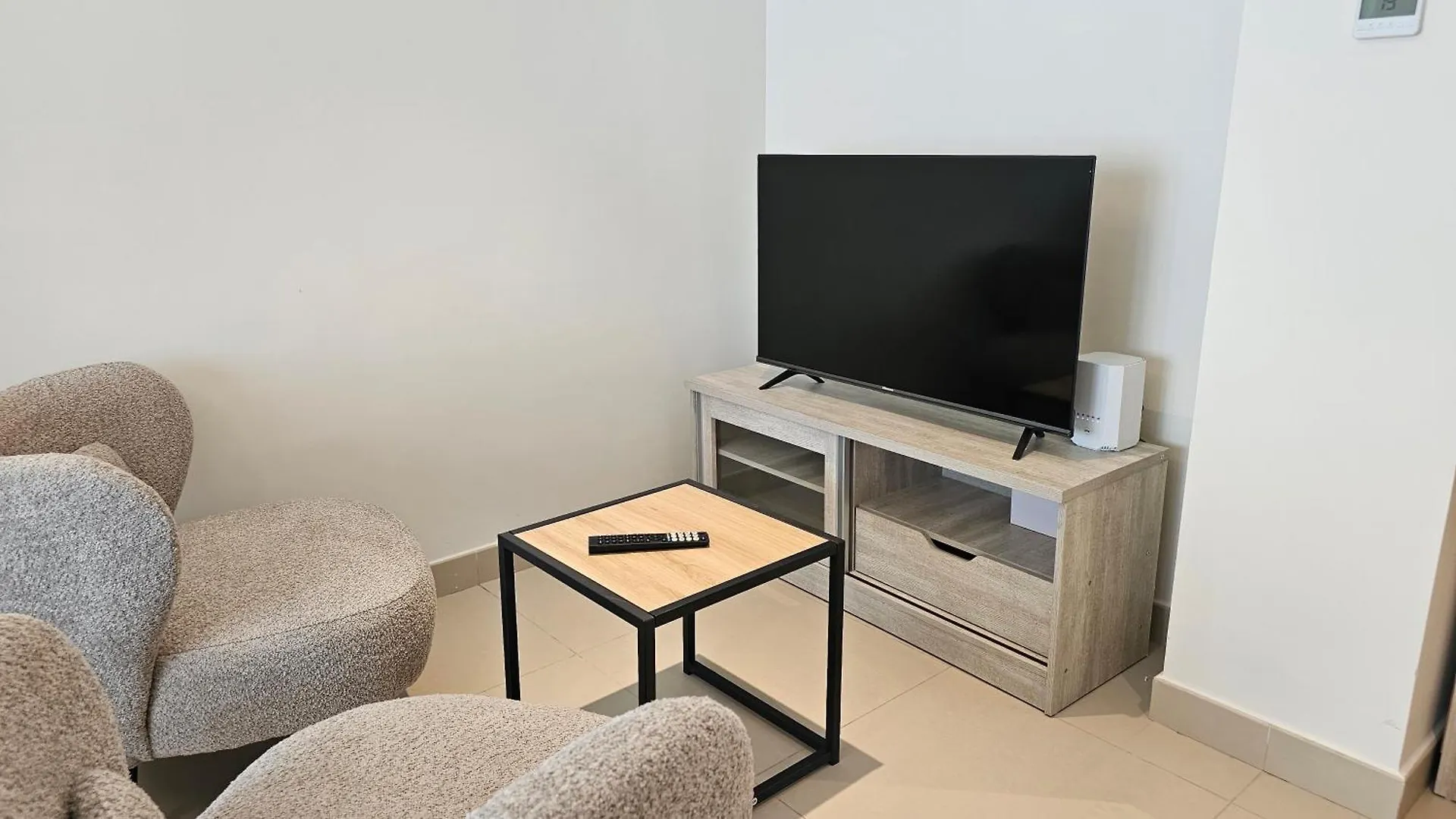 Spacious Luxurious Studio Al Furjan Dubai 0*,